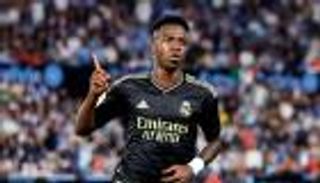 لاعب تنس.. لوحة ساخرة من فينيسيوس بعد خسارة الكرة الذهبية