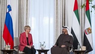 الشيخ محمد بن زايد آل نهيان رئيس دولة الإمارات ونتاشا بيرك موسار رئيسة سلوفينيا