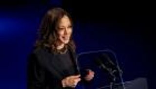 كيف ترتب كامالا هاريس خزينة ملابسها قبل الانتخابات الأمريكية؟