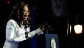 «الانتخابات الأخيرة».. أوبرا وينفري تحذر الأمريكان من خطورة فوز ترامب