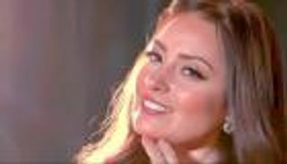 نيرمين الفقي تكشف عن صور نادرة مع والدها.. كيف علق الجمهور؟