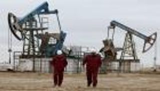 أسعار النفط تستفيد من 3 أحداث.. برنت يقفز إلى 75.08 دولار للبرميل