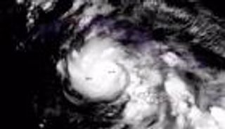 إعصار «رافاييل» يضرب كوبا.. غموض حول مساره المقبل