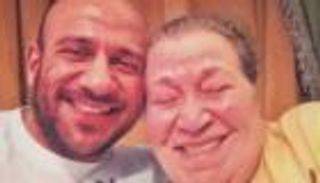 صور من حياة والدة أحمد مكي.. ابتسامة لا تغيب