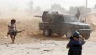 فوضى المليشيات.. اشتباكات مسلحة حول منطقة نفطية بغرب ليبيا