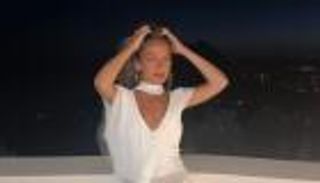 كنزي عمرو دياب تثير جدلا بـ«صورة من الماضي»