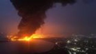 عقب إطلاقها 3 صواريخ.. غارات «أمريكية» ضد مواقع حوثية بالحديدة