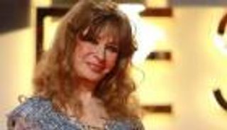 نيللي في مهرجان القاهرة السينمائي الدولي.. فستان فضي ملكي (صور)
