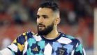 من مهاجم إلى مدافع.. قصة ملهمة للجزائري أحمد توبة