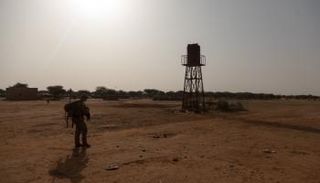 جندي من بعثة «مينوسما» على مشارف ميناكا بمالي- أرشيفية