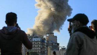 الدخان يتصاعد في الضاحية الجنوبية جراء غارة إسرائيلية