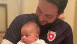 «النشمية الصغيرة».. الأمير الحسين يدعم منتخب الأردن رفقة ابنته