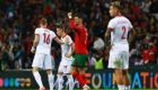 عجوز يتلاعب بالتاريخ.. إنجاز دولي جديد في قبضة كريستيانو رونالدو