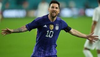 ليونيل ميسي قائد منتخب الأرجنتين