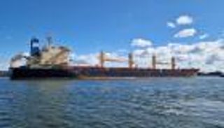 بالصواريخ الباليستية.. هجوم حوثي على سفينة تجارية في البحر الأحمر