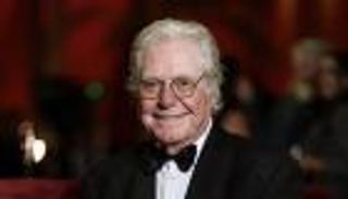 بعد المطالبة بتكريمهن.. ماذا قال حسين فهمي عن تكريم شمس البارودي وميرفت أمين؟