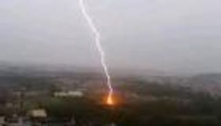 صاعقة برق تودي بحياة شاب في طنجة وسط أجواء مرعبة