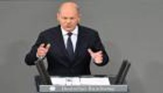 شولتز بـ«لحظة حرجة».. «انقلاب قصر» وبيستوريوس يهددان الولاية الثانية