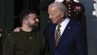 أسلحة وديون ملغاة.. هدايا بايدن «الأخيرة» لأوكرانيا