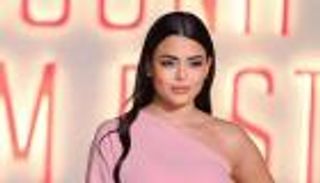 أسماء جلال تشارك في حملة «فستانك يفرح غيرك»