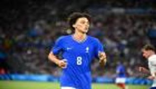 «أسرعوا قبل فوات الأوان».. مخاوف فرنسية من هروب أكيلوش لمنتخب الجزائر