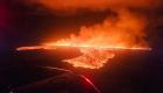 انفجار بركاني في أيسلندا.. مشهد مخيف لغليان الأرض (فيديو)