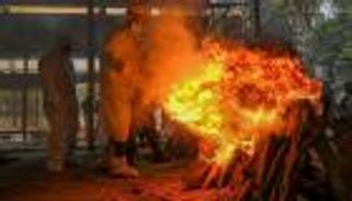 معجزة اللحظات الأخيرة.. هندي يعود للحياة قبل حرق جثته