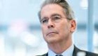 «مقرب من العائلة».. ترامب يرشح سكوت بيسنت وزيرا للخزانة