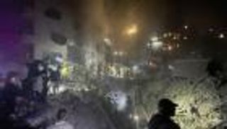 غارة على بناية من 8 طوابق.. ماذا يحدث في بيروت؟