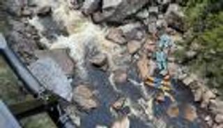 على طريقة فيلم «Hours 127».. بتر ساق سائح لإنقاذه من بين الصخور