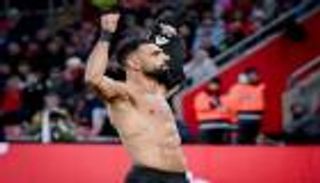 بسبب خلع القميص.. مفارقة عجيبة لمحمد صلاح