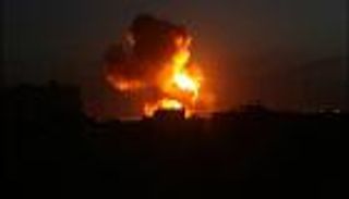 دمرت جسورا ومعبرا.. غارات إسرائيلية على الحدود السورية اللبنانية