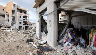 الركام يحاصر بلدة قانا بجنوب لبنان