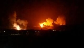 تصاعد النيران جراء ضربات غربية على مواقع للحوثي