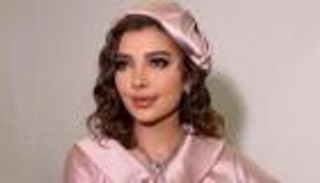 قاسم عبدالقادر يهدي كتابه «اعترافات» لأصالة وزوجها