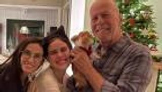 بروس ويليس يظهر لأول مرة منذ إصابته بالخرف