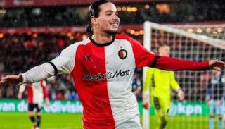 أنيس حاج موسى لاعب منتخب الجزائر