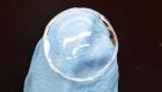 وداعًا للقطرات.. عدسات لاصقة جديدة توصل الدواء مباشرة للعين