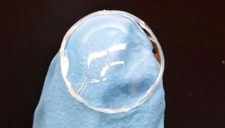 الهيدروجيل بطباعة ثلاثية الأبعاد على محيط العدسة