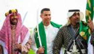 يحث على الصلاة.. كيف تأثر كريستيانو رونالدو بالإسلام داخل النصر؟