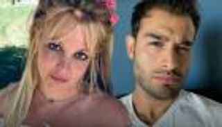 حدثان في يوم واحد.. بريتني سبيرز تحتفل بعيد ميلادها الـ43 وتعلن انفصالها عن سام أصغري