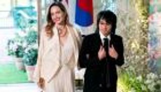 أنجلينا جولي تكشف عن شغفها بعالم الطيران