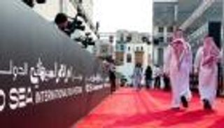 بريق الترتر يضيء السجادة الحمراء في مهرجان البحر الأحمر السينمائي (صور)