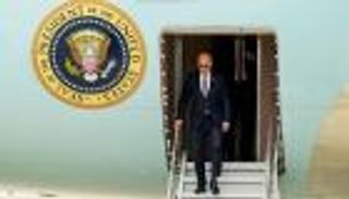 جو بايدن.. الحاضر الغائب في البيت الأبيض