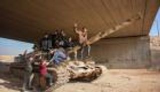 ماذا بعد الأسد؟.. سوريا «تتحسس» خطاها  على طريق «ملغم» بالتطرف