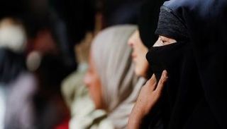 سوريات خلال تجمع قرب المسجد الأموي في دمشق