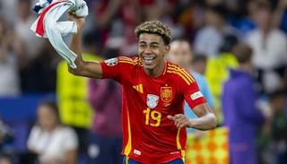 لامين يامال نجم برشلونة