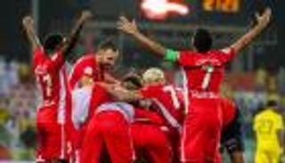 بعد ضربة السوبر.. شباب الأهلي يقهر الوصل في الدوري الإماراتي (فيديو)