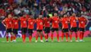 شجار مزعوم وإصابة و16 غرزة.. ماذا يحدث في الأهلي المصري؟