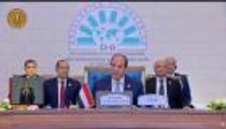 السيسي خلال قمة «الثماني النامية»: تحديات جسيمة تعيق تحقيق الرخاء والتنمية